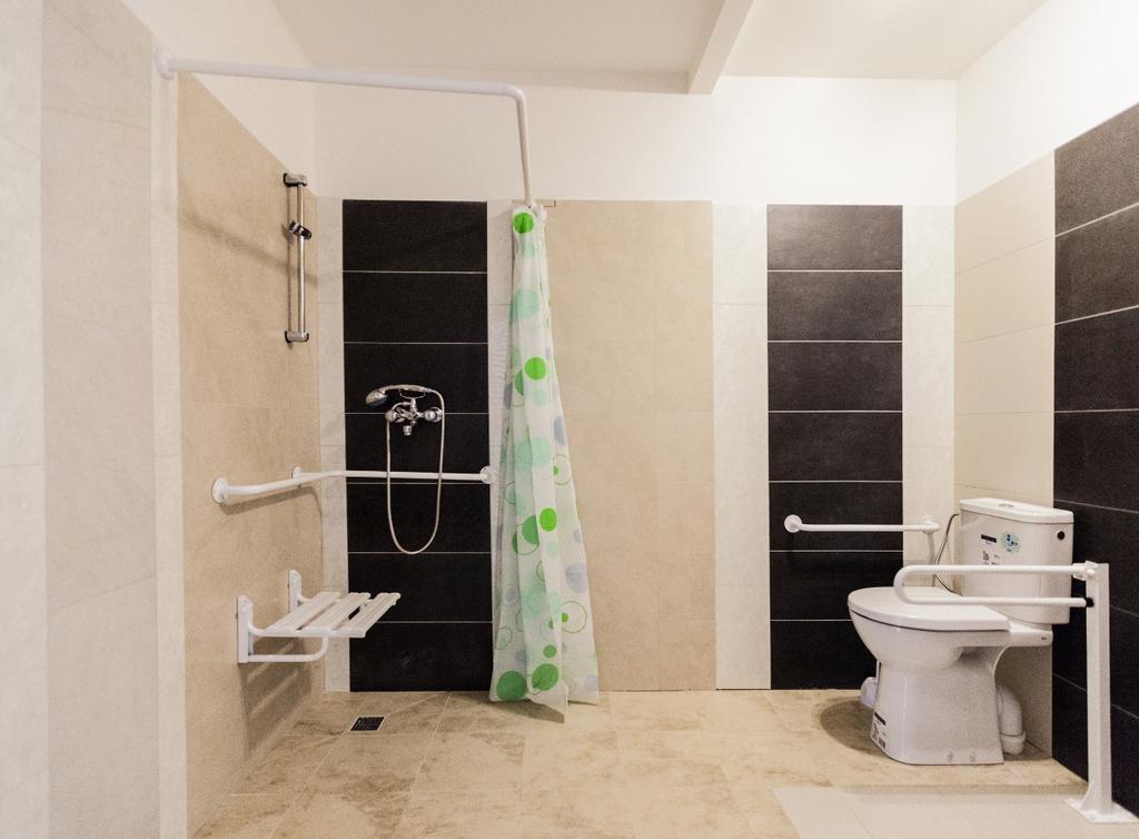 Dworek Poznan Bed & Breakfast Bagian luar foto