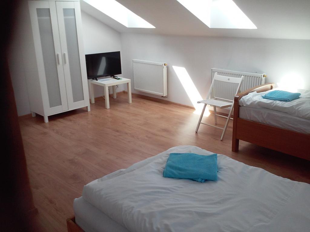 Dworek Poznan Bed & Breakfast Bagian luar foto